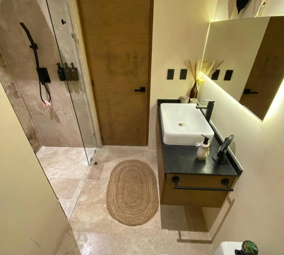 툴룸 Brand New Loft 아파트